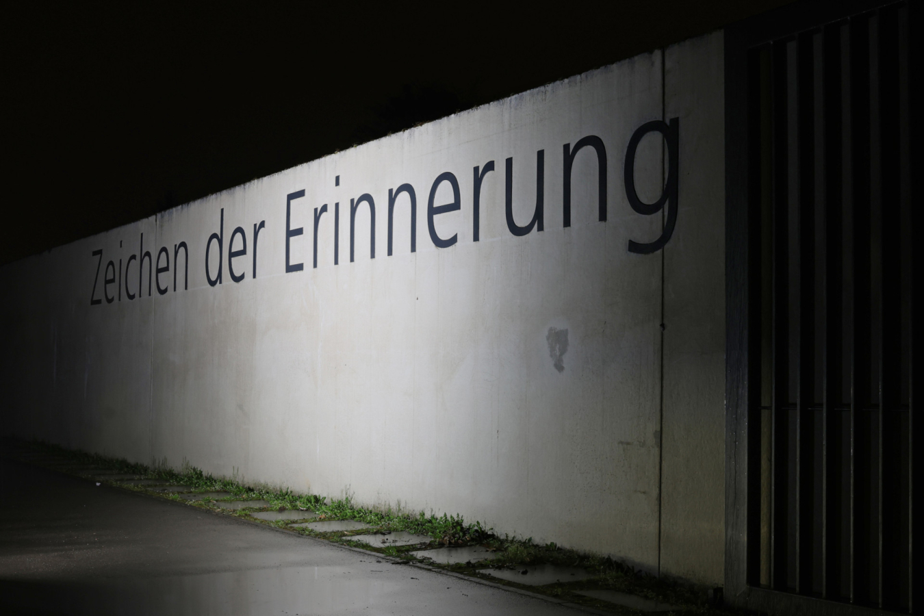 https://www.kollektorbase.net/files/gimgs/th-65_zeichen_der_erinnerung_2_web.jpg